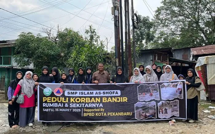 As-Shofa, Sekolah Islam Terbaik di Pekanbaru, Salurkan Donasi untuk Korban Banjir di Rumbai