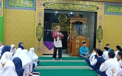 Peringatan Isra’ Mi’raj di SMP Islam As-Shofa: Ustadz RIDHIAL QODRI, S. Kom Menginspirasi Siswa dengan Cara yang Menarik